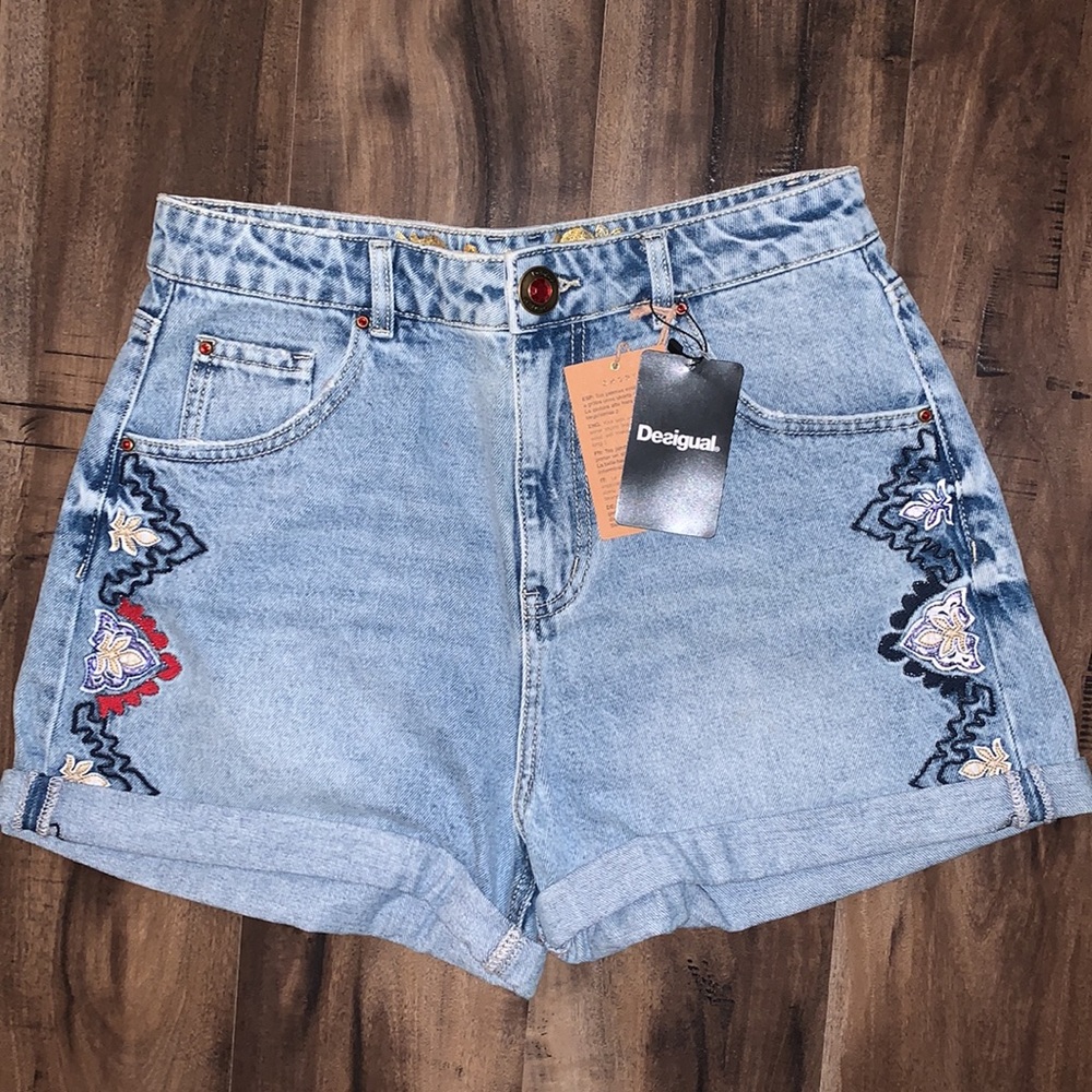 😍Desigual Exotic Jeans Shorts 😍